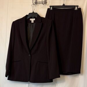 Worthington 2Pc Set Jacket and Skirt Size 10 Black and Red Pinstriped